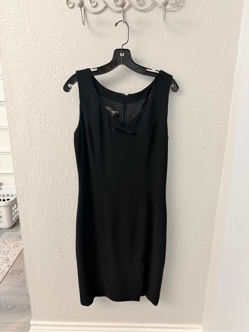St. John Black Sleeveless Midi Dress with Bow Accent Size 10